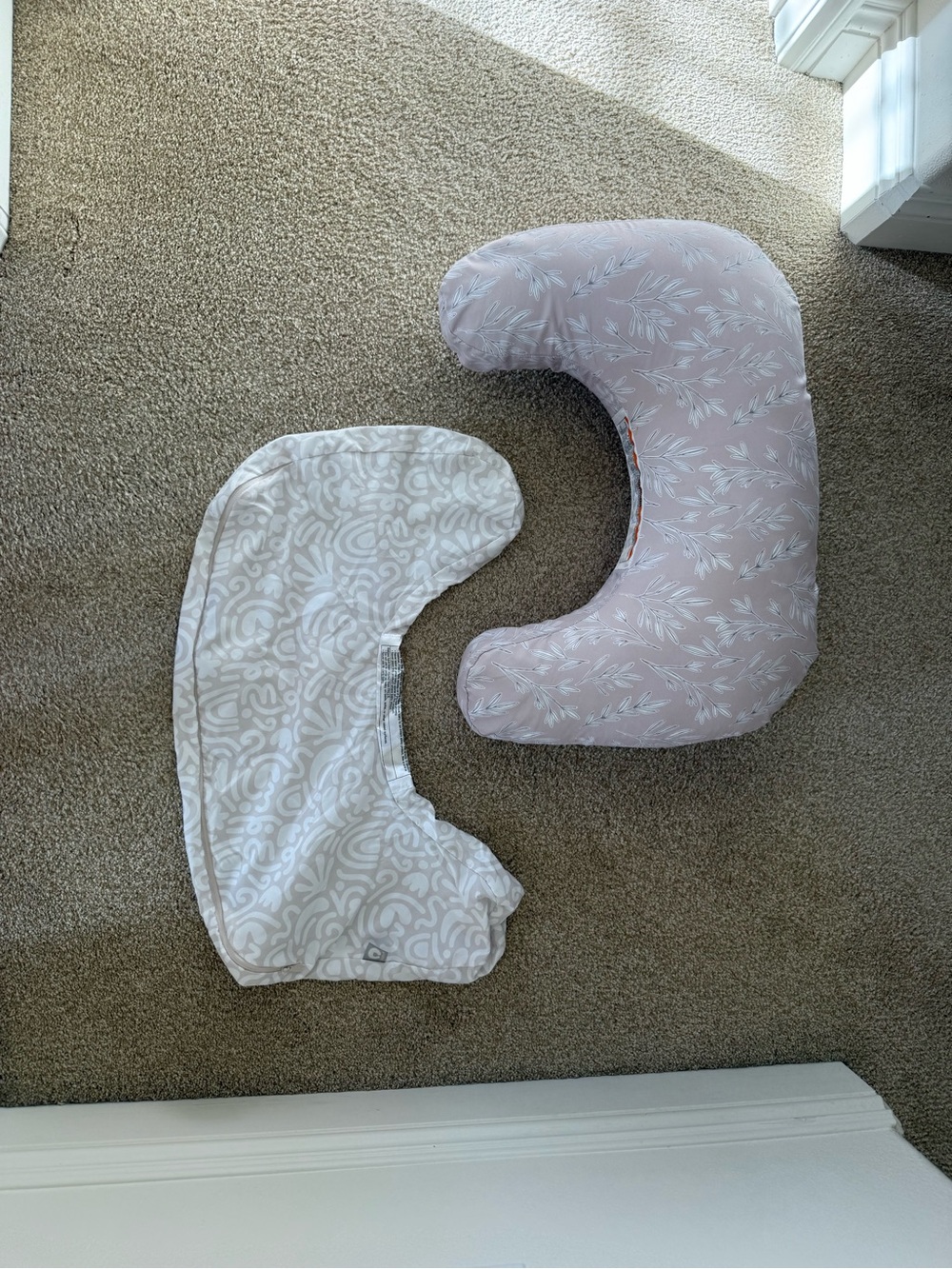 Boppy Nursing Pillow + extra Cover Set
